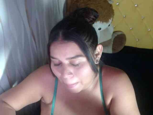 LauraBree webcam