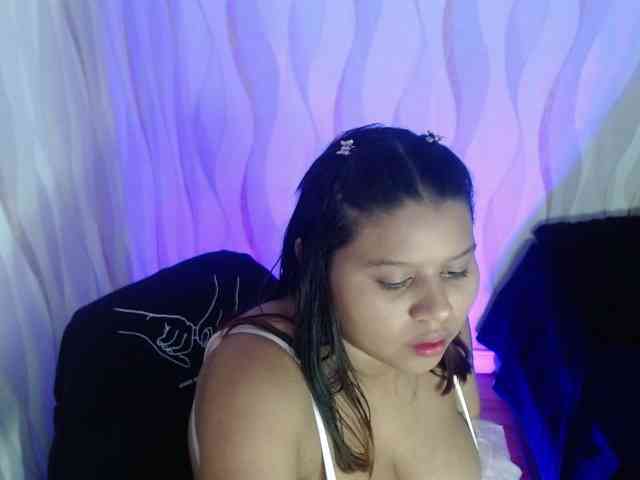LauraBree webcam