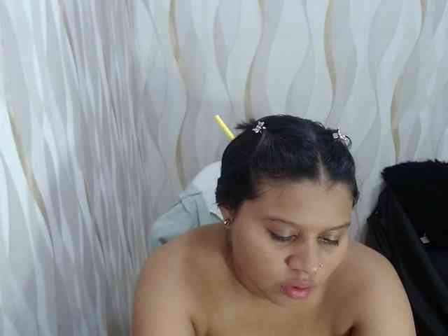LauraBree webcam