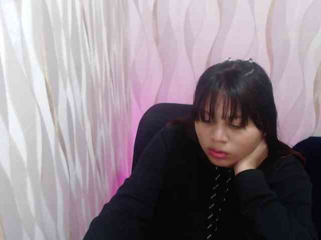 LauraBree webcam
