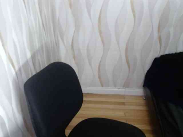LauraBree webcam
