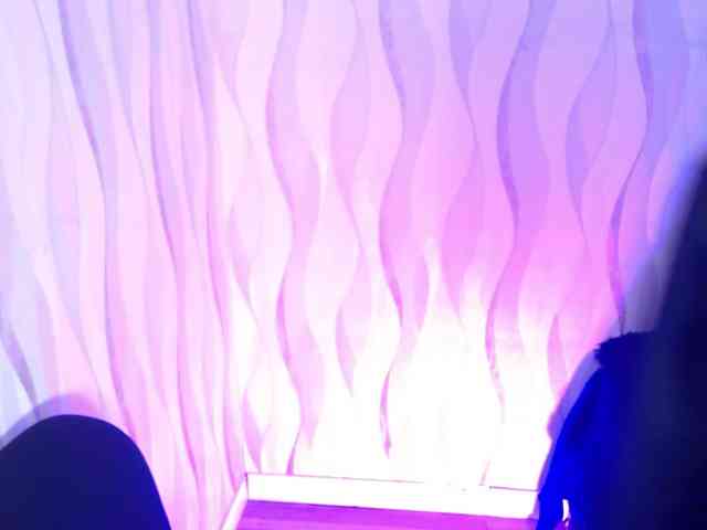 LauraBree webcam