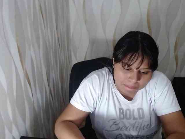 LauraBree webcam
