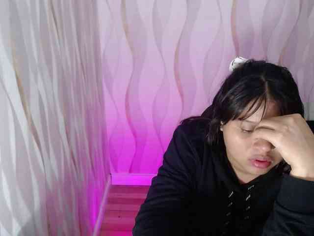 LauraBree webcam