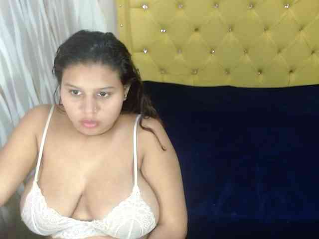 LauraBree webcam