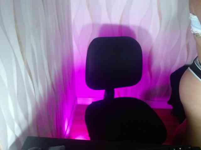 LauraBree webcam