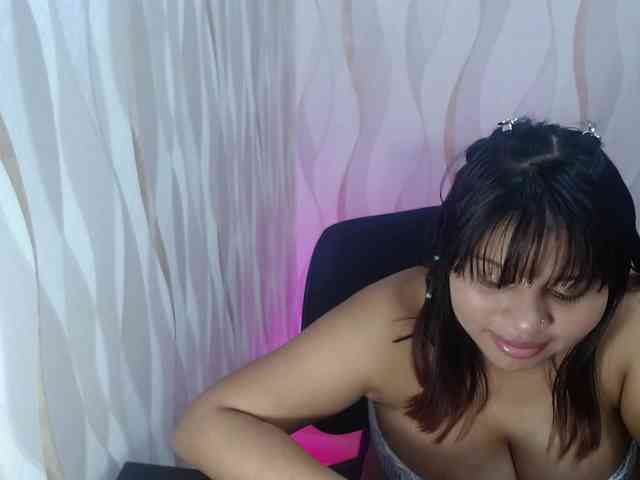 LauraBree webcam