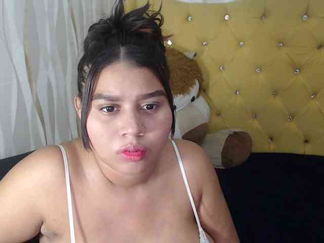 LauraBree webcam