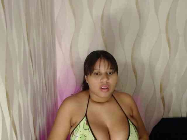 LauraBree webcam