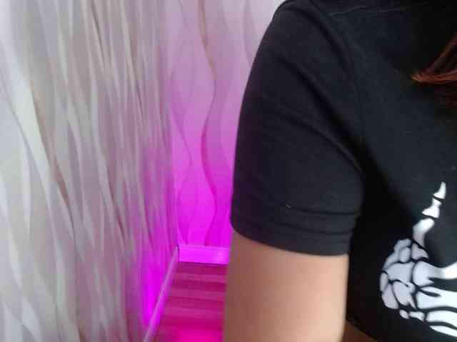 LauraBree webcam