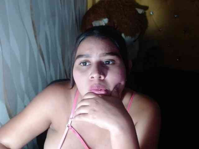 LauraBree webcam