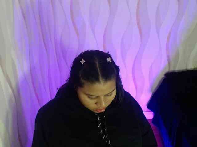 LauraBree webcam