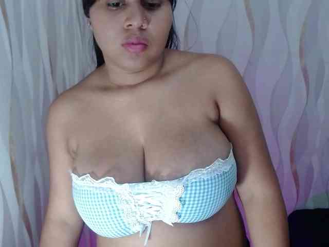 LauraBree webcam