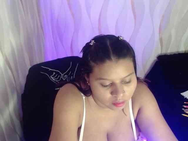 LauraBree webcam
