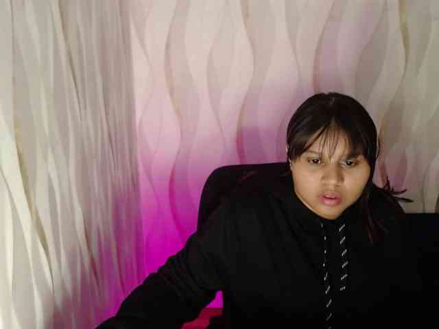 LauraBree webcam