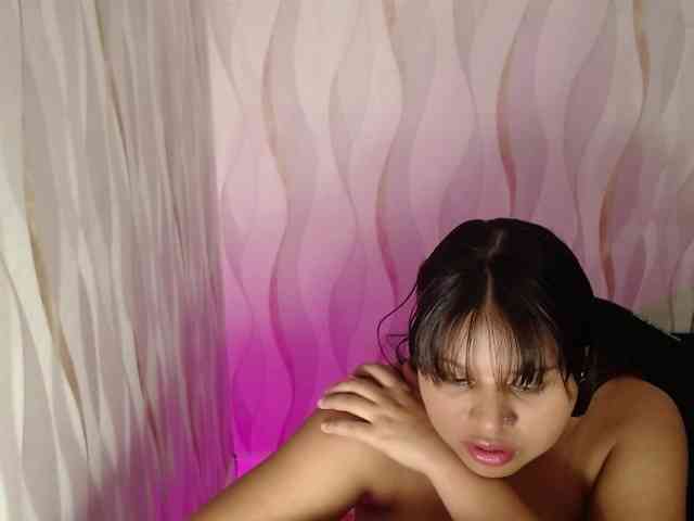LauraBree webcam