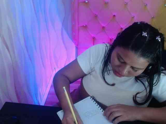 LauraBree webcam