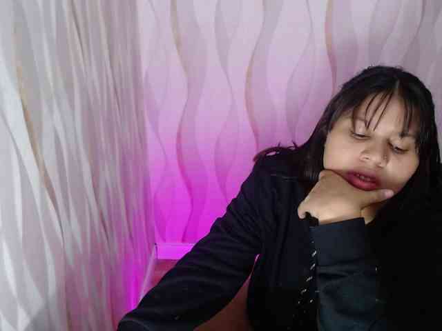LauraBree webcam