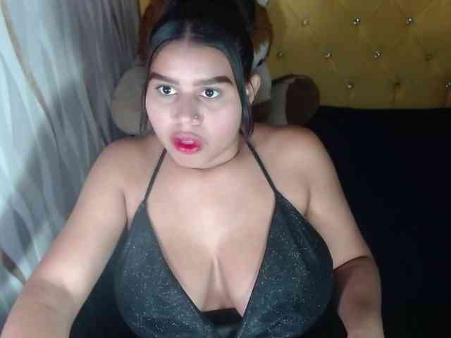 LauraBree webcam