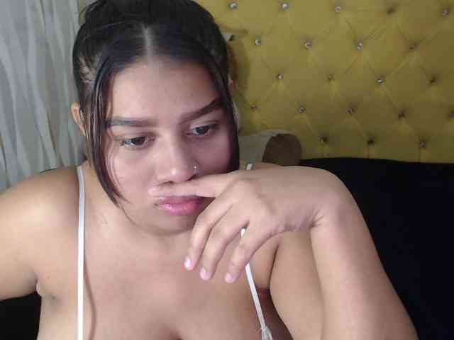 LauraBree webcam