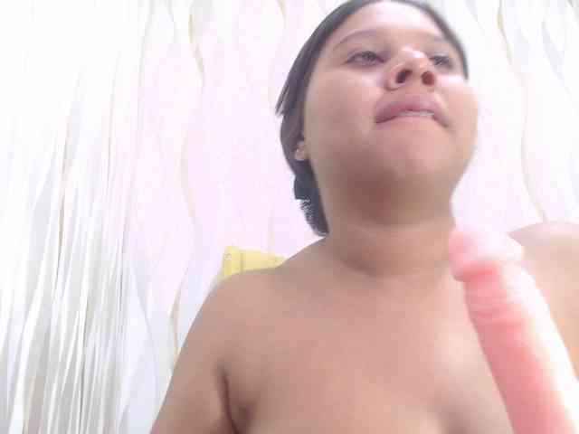 LauraBree webcam