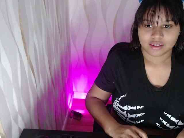 LauraBree webcam
