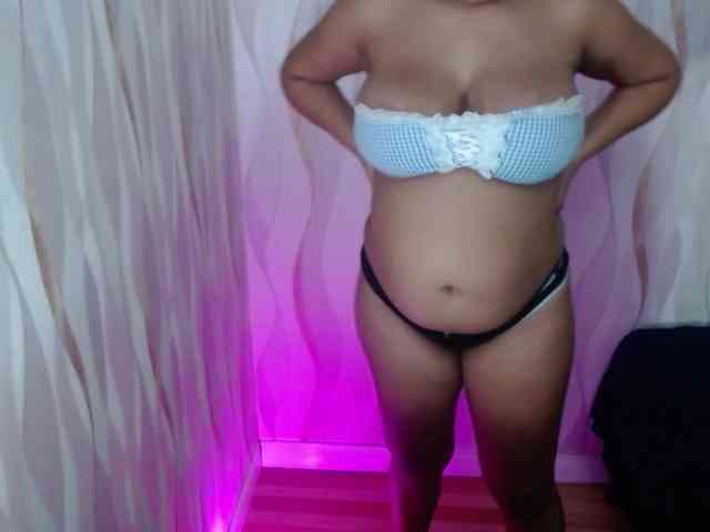 LauraBree webcam
