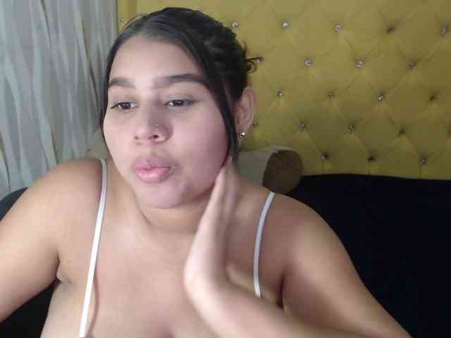 LauraBree webcam