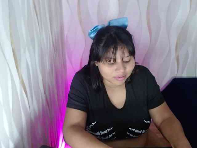LauraBree webcam