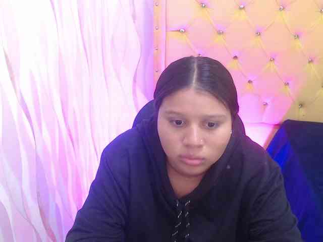 LauraBree webcam