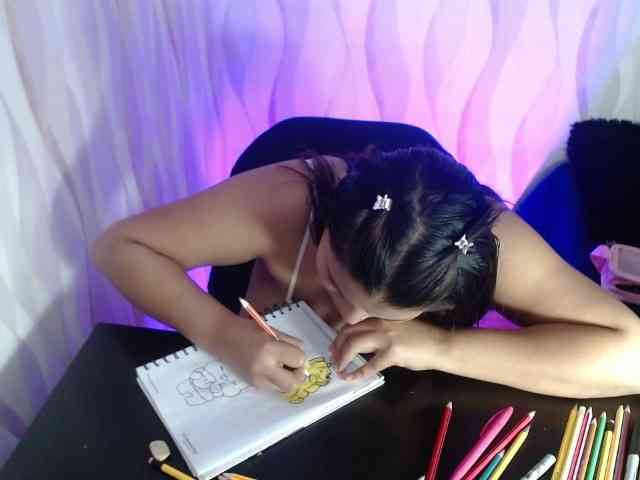 LauraBree webcam