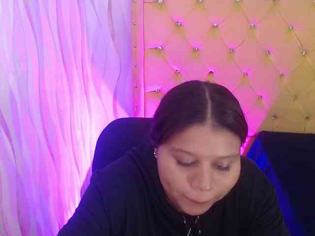 LauraBree webcam