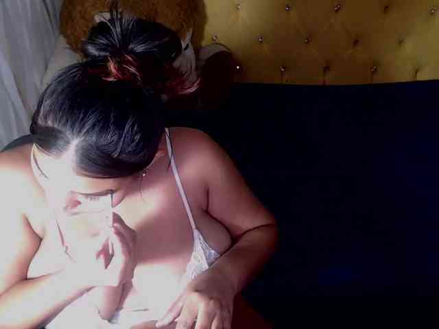 LauraBree webcam