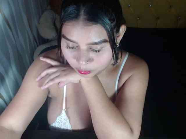 LauraBree webcam