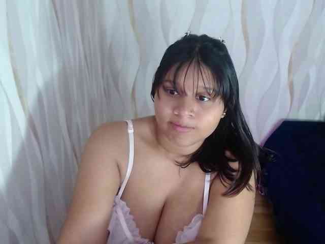 LauraBree webcam