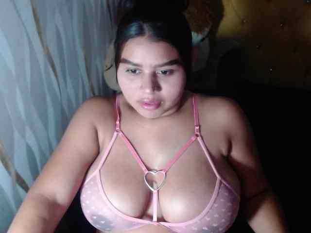 LauraBree webcam