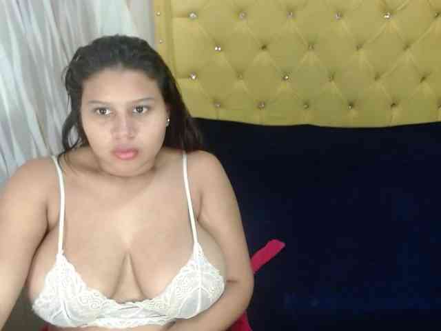 LauraBree webcam