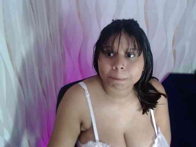 LauraBree webcam