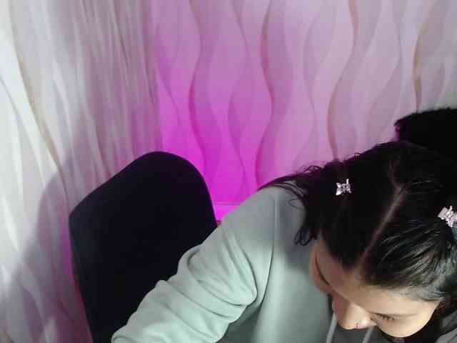 LauraBree webcam