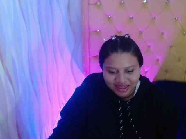 LauraBree webcam