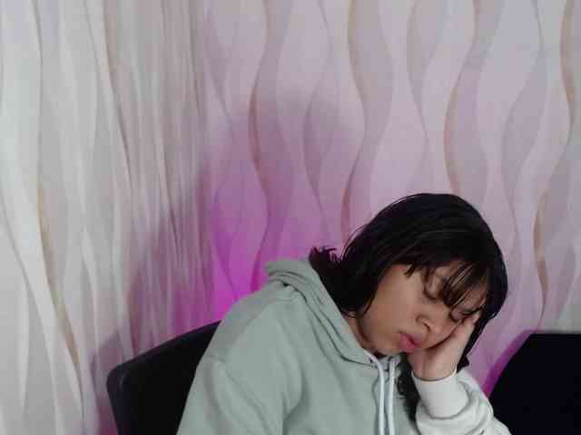 LauraBree webcam