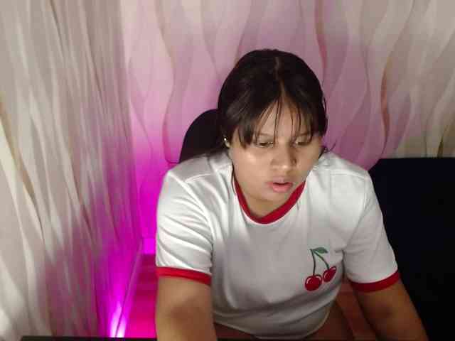 LauraBree webcam