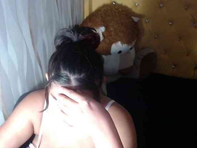 LauraBree webcam