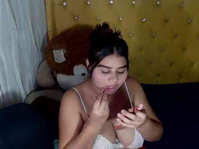 LauraBree webcam