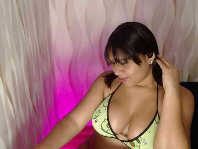 LauraBree webcam