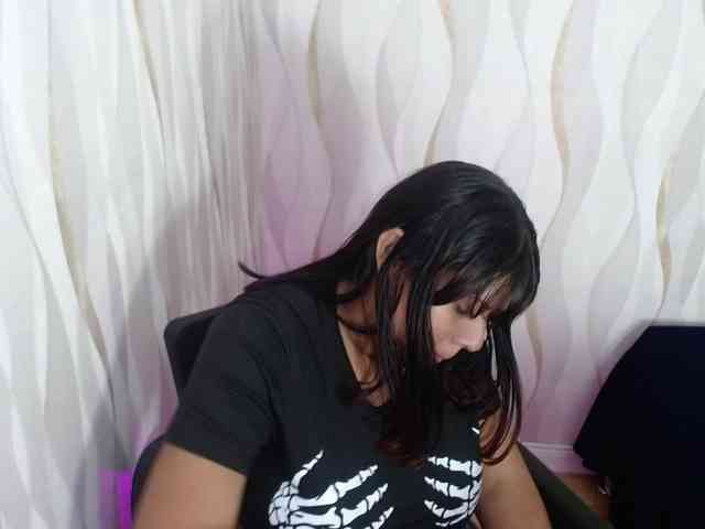 LauraBree webcam