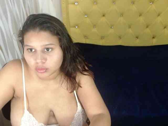 LauraBree webcam