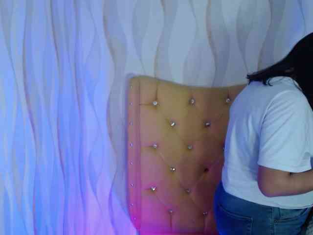 LauraBree webcam