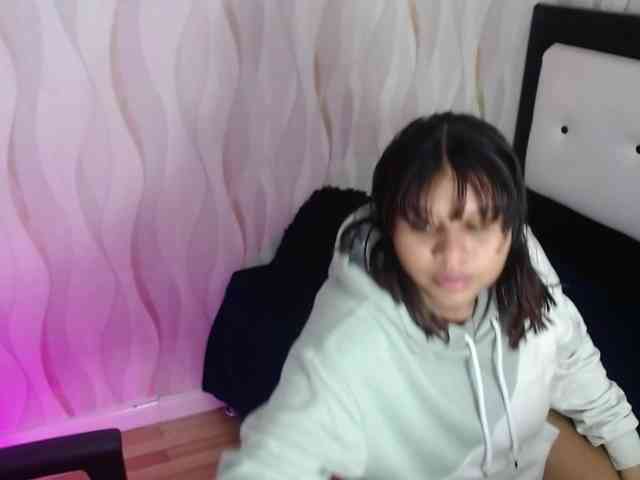 LauraBree webcam