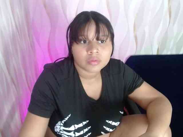 LauraBree webcam